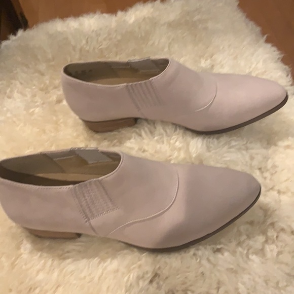 New super cute nude/pink booties Naturalizer - Picture 2 of 5
